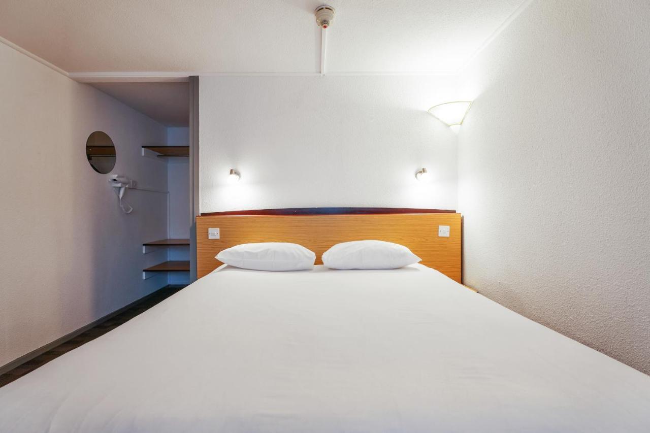 Campanile Hotel Вэйкфильд Экстерьер фото